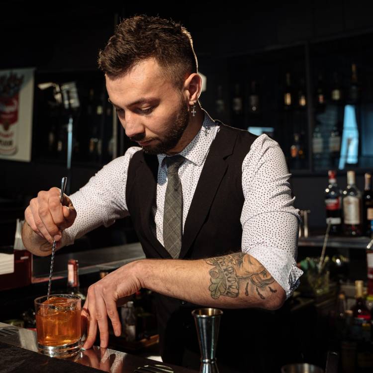 Considering a Mobile Bar Hire: 5 Reasons to Pull the Trigger