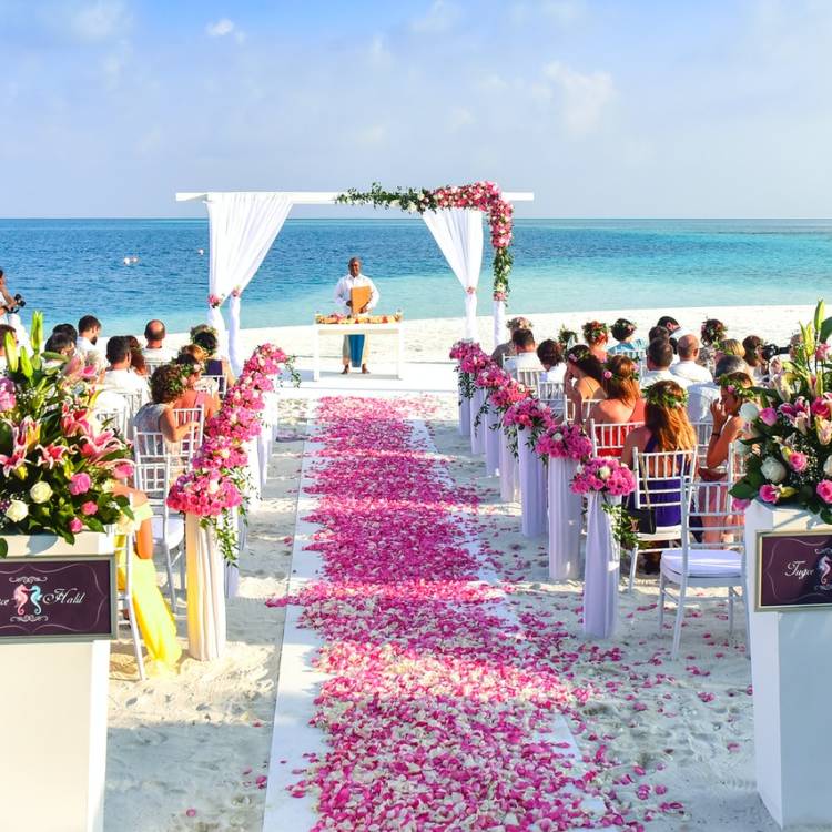 Why Your Wedding Needs Aisle Runners and How to Choose One