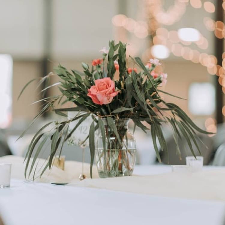 4 Centrepiece Ideas to Elevate Your Event's Table Setting 