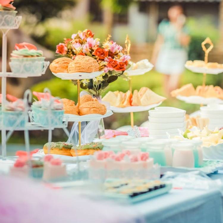 12 Great Summer Party Themes