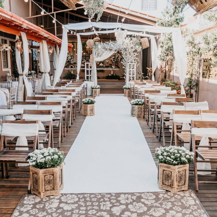 What You Need to Know About Wedding Aisle Runners