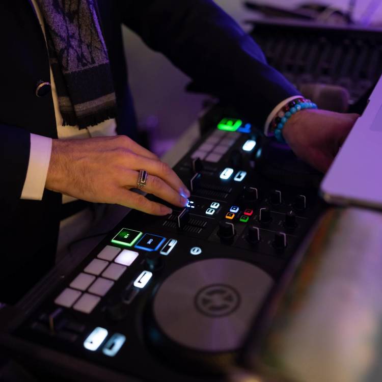 How Events DJs Create Unforgettable Experiences: A Guide to DJ Services