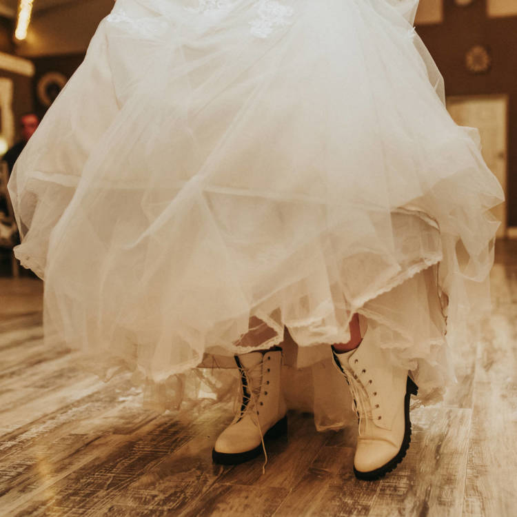 3 Things to Consider When Renting a Dance Floor for Your Wedding