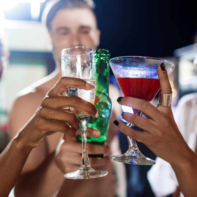 The Ultimate Guide to Hiring a Bar for Your Event