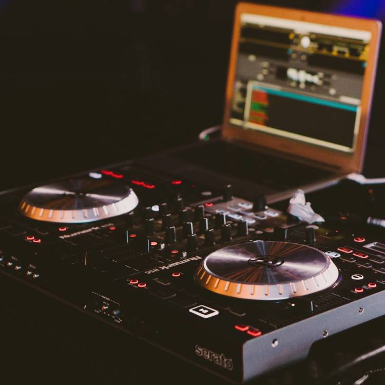 Why Hiring a Professional DJ for Your Corporate Event Is Key