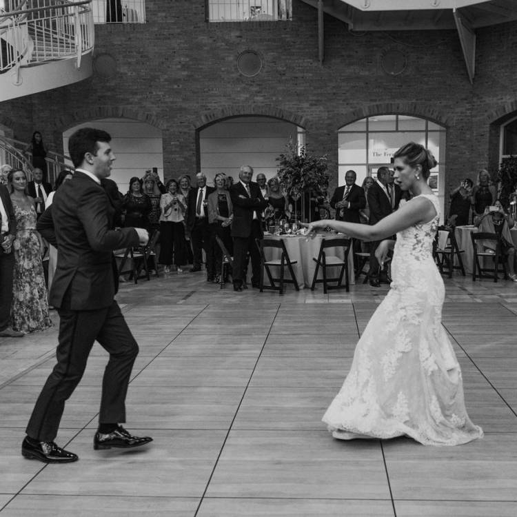 5 Stunning Ideas for Wedding Dance Floor Decorations