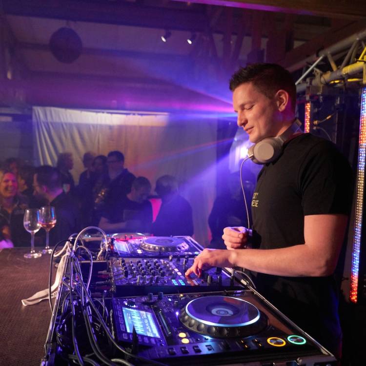 The Importance of a Professional DJ at Your Wedding