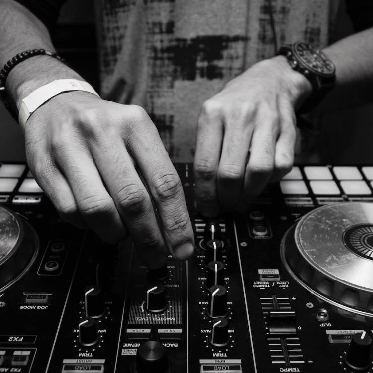Why You Need to Hire a Wedding DJ for Your Big Day