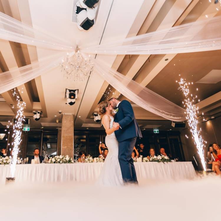 4 Reasons You Should Get a Dance Floor for Your Wedding