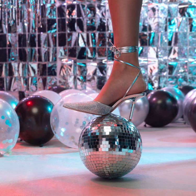 Light Up the Night: Choosing the Ideal Dancefloor for Your Event