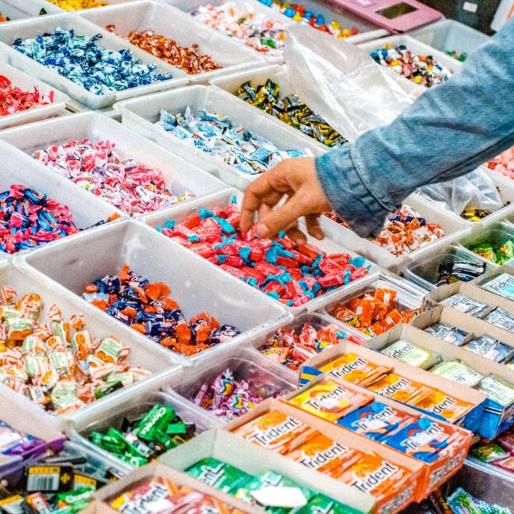 5 Factors to Consider in Planning Your Candy Cart Display