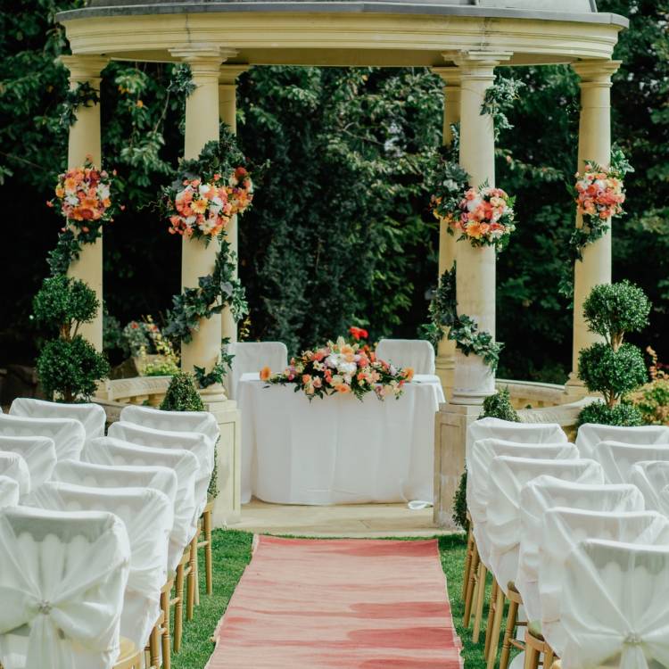 Some Wedding Stage Decoration Ideas to Impress Your Guests